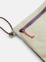 detal-zamek-sznurek-torebka-peak-performance-accessory-bag-g80391-bezowa
