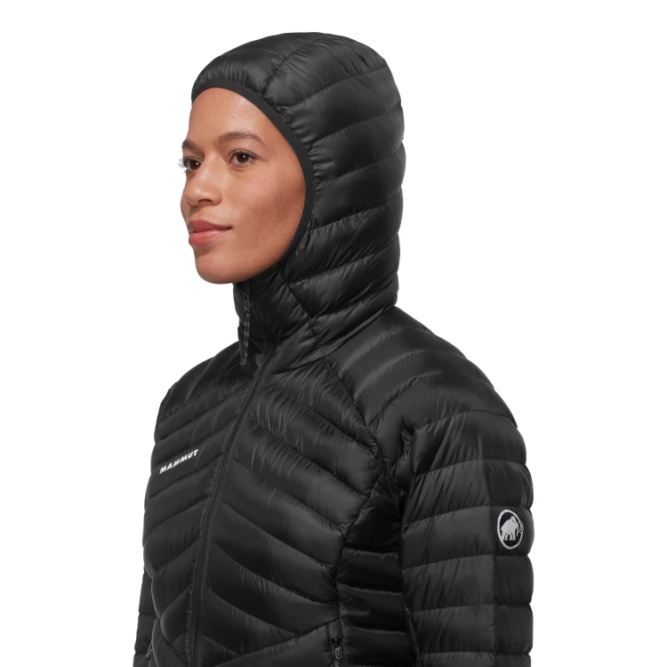kurtka-puchowa-damska-mammut-broad-peak-in-hooded-women-detal-kaptur