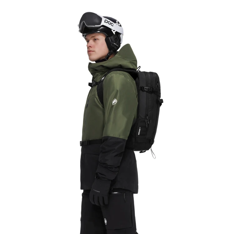 plecak-freeride-mammut-nirvana-18-black-profil