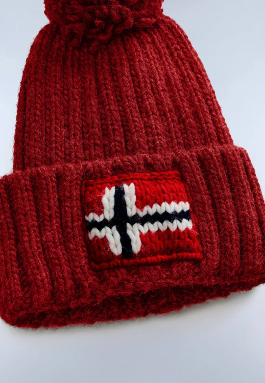czapka-napapijri-semiury-5-na4gkb-haute-red-czerwona-detal-flaga