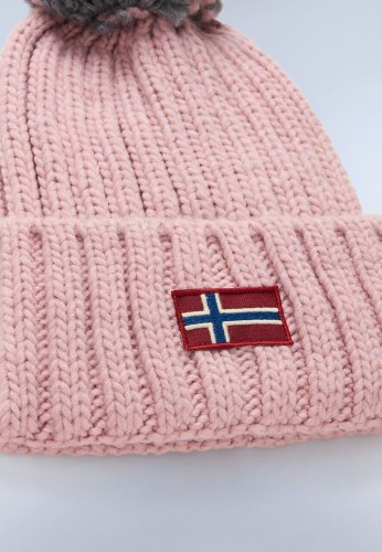 czapka-napapijri-semiury-woodrose-detal-haft-flaga