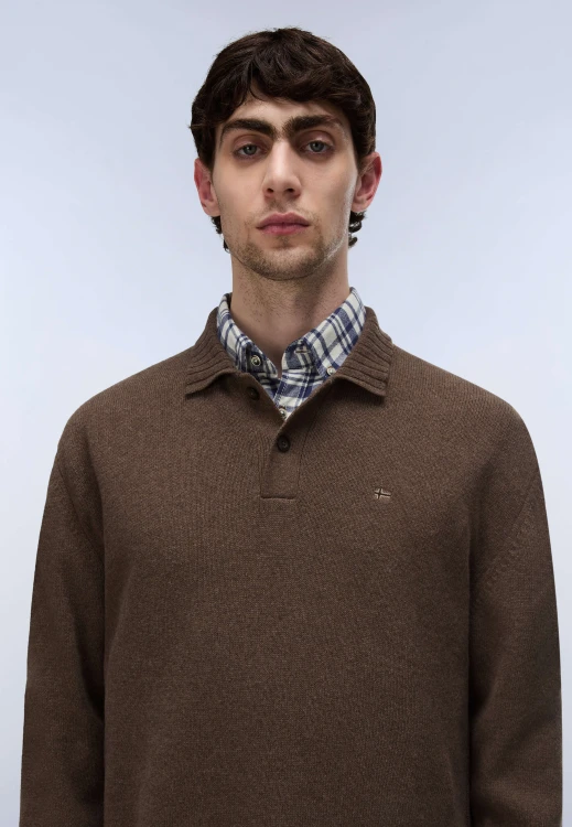 sweter-polo-napapijri-ordin-demitasse-kolnierzyk-detal