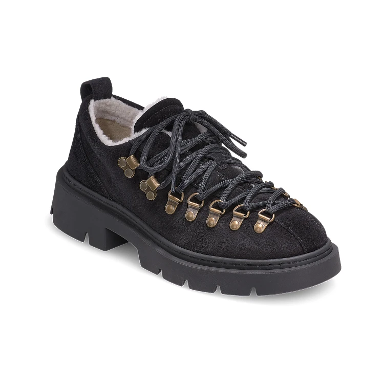 inuikii-echo-low-black-czarne-buty-damskie-perspektywa.jpg