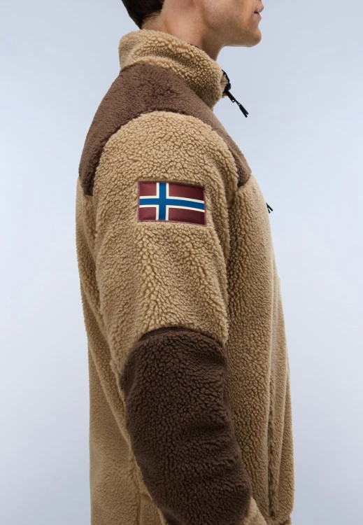 polar-napapijri-yupik-detal-haft-flagi-rekaw-wzmocnienia