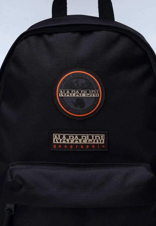 plecak-miejski-napapijri-voyage-mini-na8bdn-041-naszywki-logo-detal