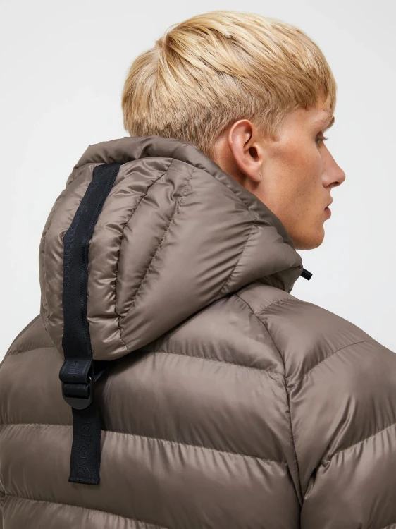 kurtka-peak-performance-tomic-insulated-hood-regulacja-kaptura-tyl
