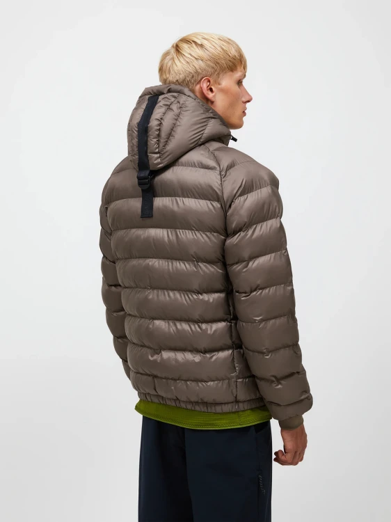 meska-kurtka-zimowa-peak-performance-tomic-insulated-hood-tyl