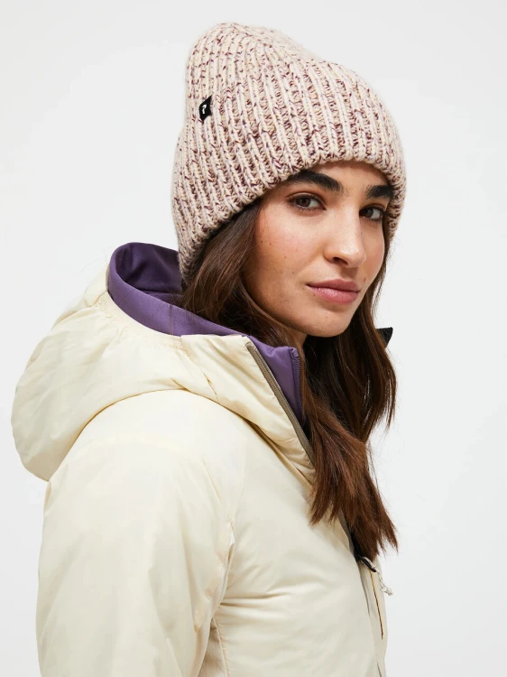 czapka-zimowa-peak-performance-mason-hat-melanz-na-modelce