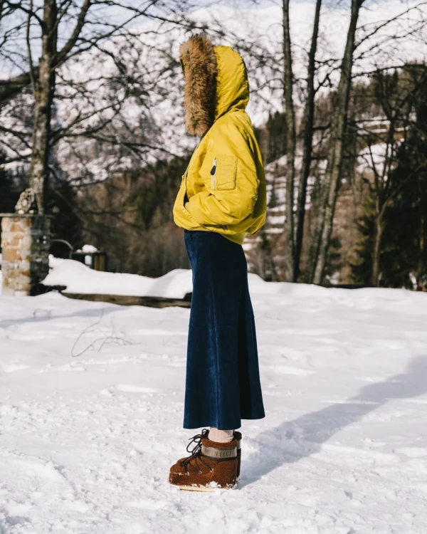 stylizacja-zimowa-ze-sniegowcami-moon-boot-icon-low-fleece-w-gorach-look-apres-ski