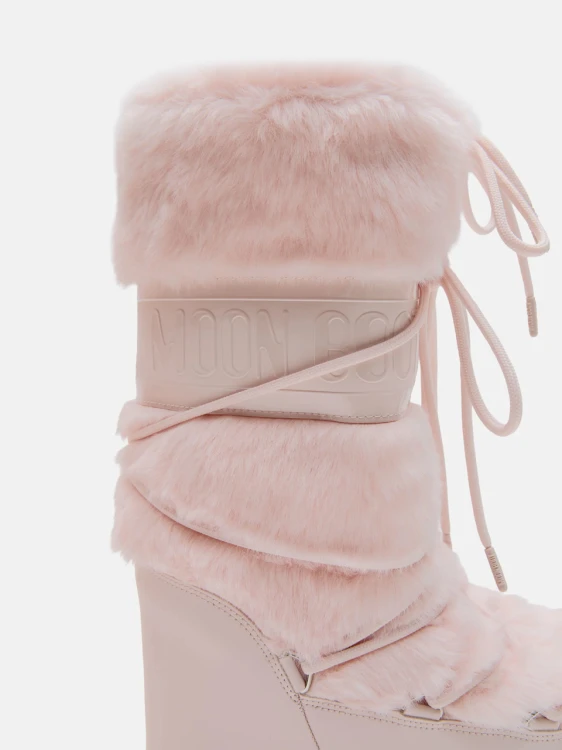 zblizenie-na-cholewke-moon-boot-icon-faux-fur-puszyste-futro-i-tloczony-pas-z-brandingiem