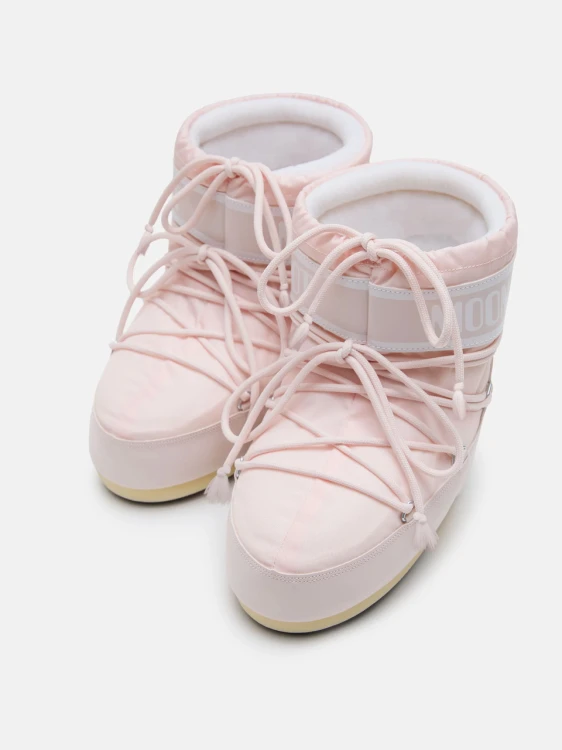 jasnorozowe-buty-zimowe-moon-boot-icon-low-nylon-para-z-gory-biale-wnetrze-sznurowki