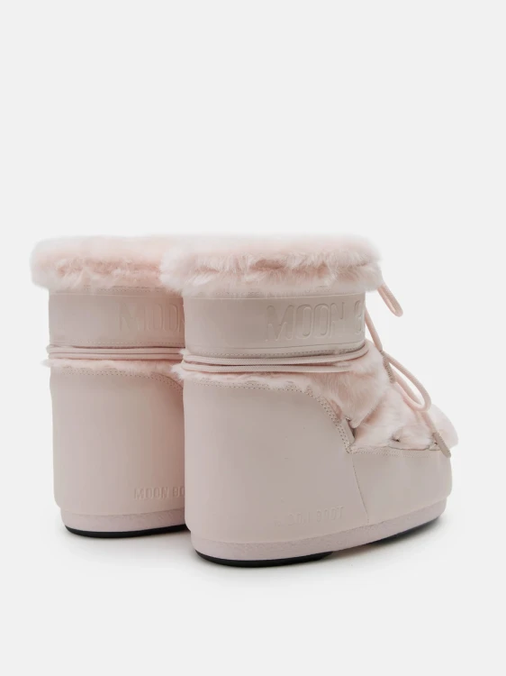 rozowe-buty-zimowe-moon-boot-icon-low-faux-fur-para-od-tylu-pas-z-logo-zapietek