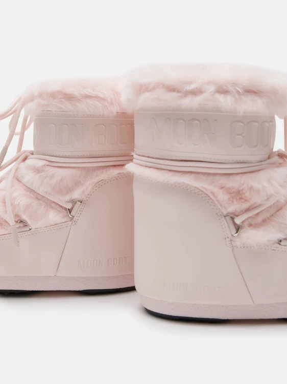 zblizenie-na-cholewke-moon-boot-icon-low-faux-fur-tloczone-logo-i-puszyste-futerko