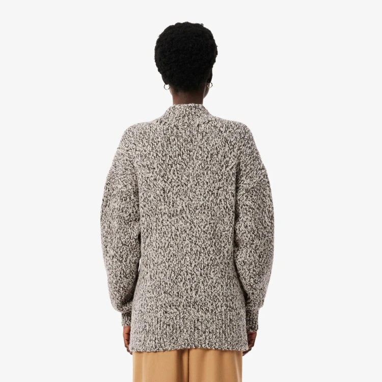sweter-damski-lacoste-z-polgolfem-af8257-tyl-luzny-kroj