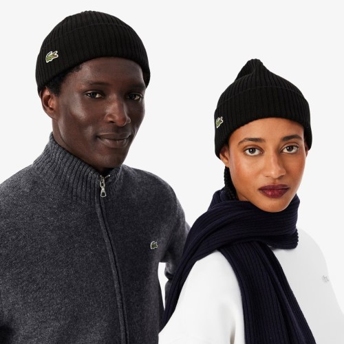 czapka-zimowa-unisex-lacoste-rb0001-na-modelce-i-modelu-portret