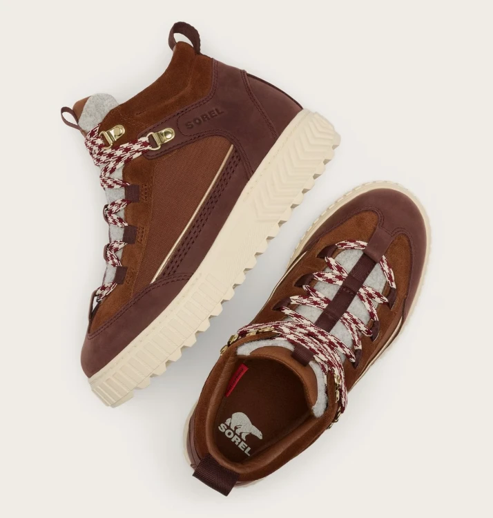 widok-od-gory-buty-sorel-ona-ave-peak-ocieplane-wnetrze-wkladka-z-logo