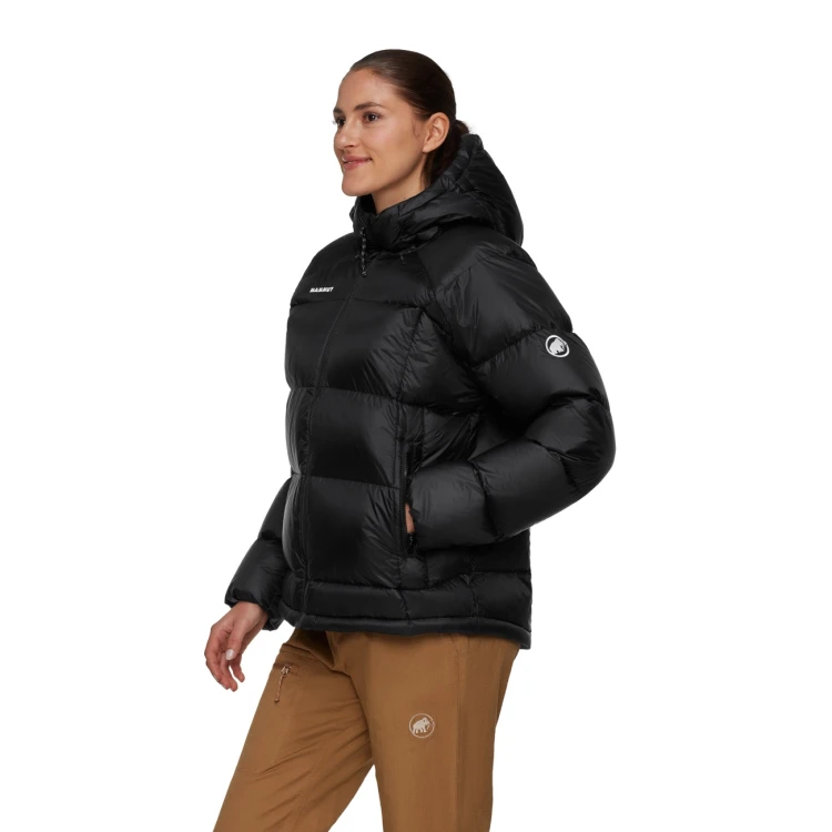 czarna-damska-kurtka-puchowa-mammut-glacier-glow-in-hooded-women-polprofil