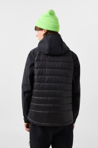 kurtka-meska-bogner-fire-ice-anian-softshell-black-264-3407-8370-026-04-na-modelu.jpg