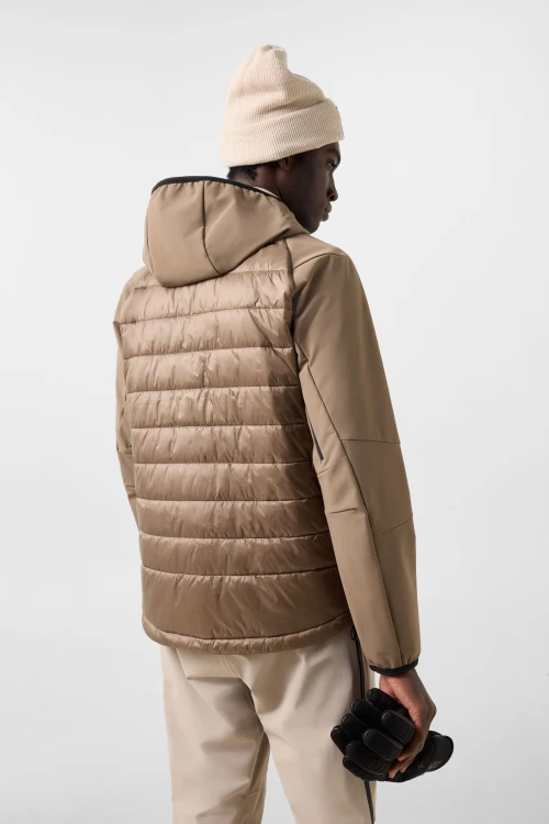 kurtka-meska-bogner-fire-ice-anian-softshell-taupe-264-3407-8370-866-04-na-modelu.jpg