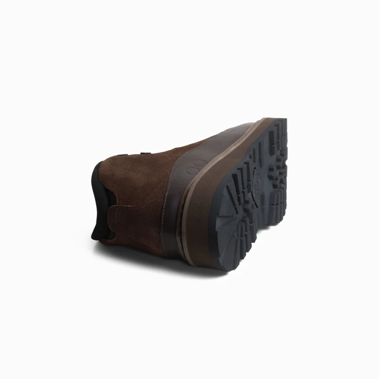 czarna-podeszwa-bieznik-buty-meskie-monofoo-core-cap-suede-spod-buta