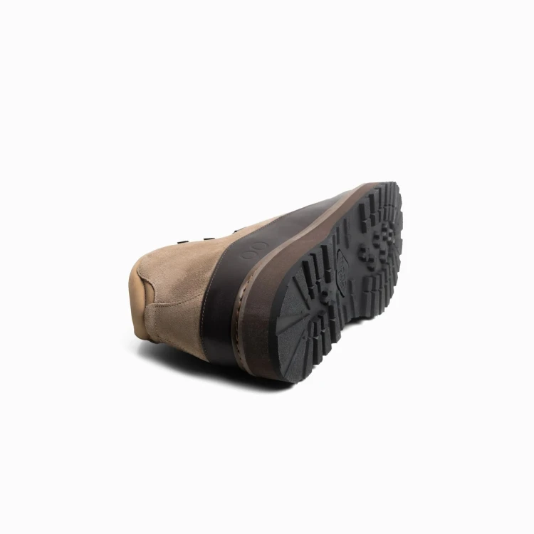 ciemna-podeszwa-bieznik-buty-meskie-monofoo-core-cap-suede-taupe-spod-buta