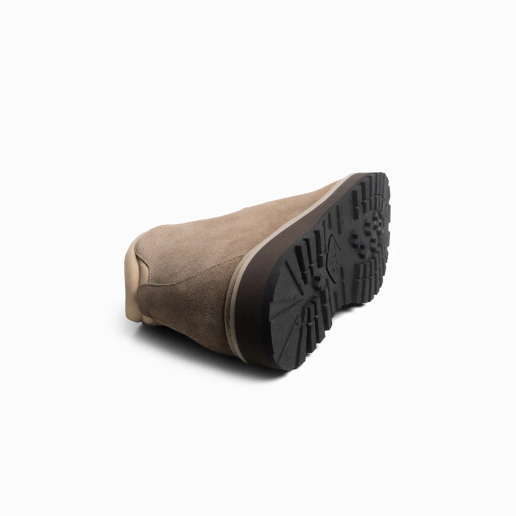ciemna-podeszwa-bieznik-buty-meskie-monofoo-hiking-core-taupe-spod-buta