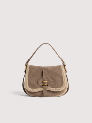 zamszowa-torebka-z-kozuszkiem-coccinelle-sole-shearling-small-taupe-przod