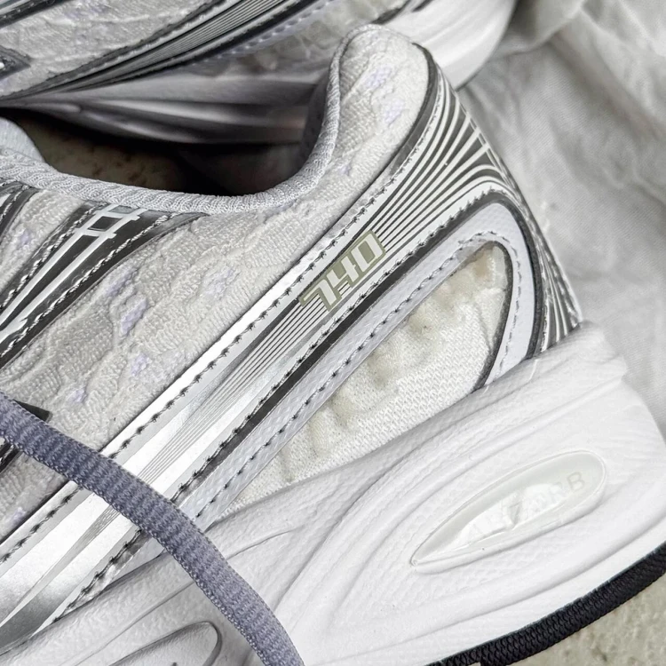 buty-new-balance-740-u7409di-linen-silver-metallic-zblizenie-na-koronke-i-podeszwe-abzorb