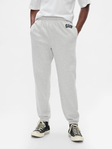 spodnie-dresowe-gap-men-jogger-szary-melanz-haft-logo.jpg