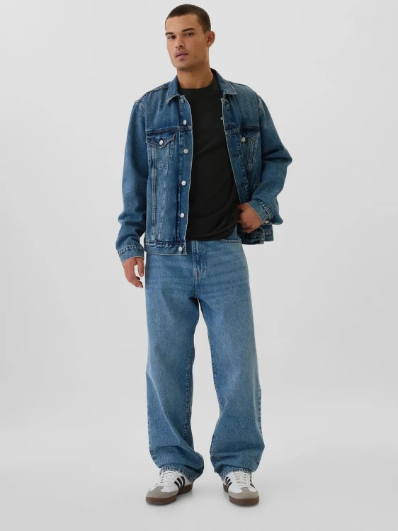 czarny-t-shirt-meski-gap-everyday-soft-stylizacja-denim.jpg
