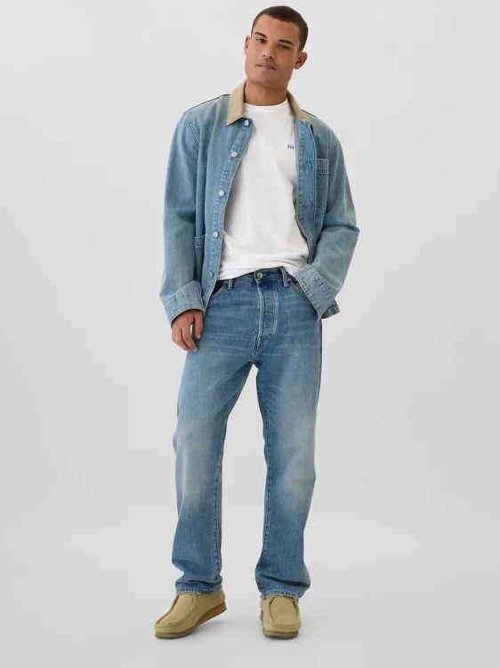 bialy-t-shirt-meski-gap-micro-logo-stylizacja-denim.jpg