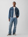 bialy-t-shirt-meski-gap-tonal-mini-logo-stylizacja-denim.jpg
