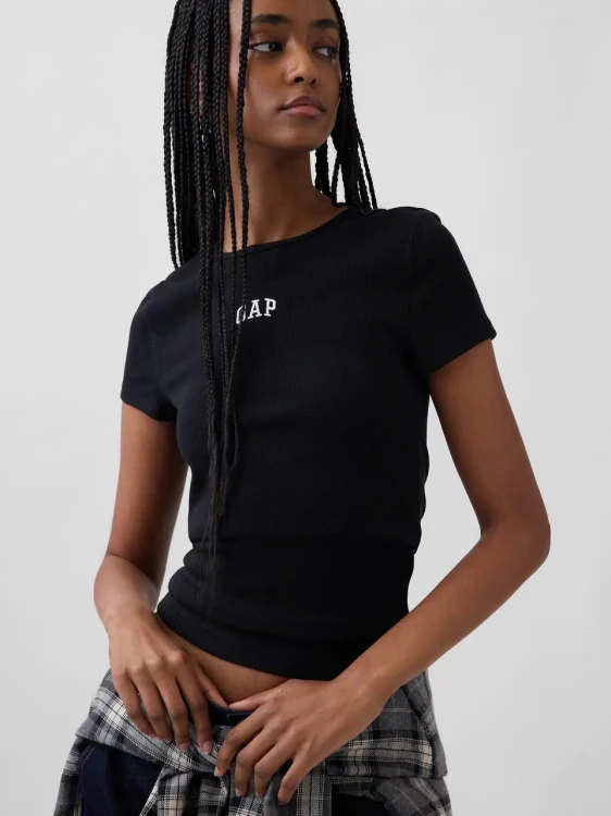 damski-t-shirt-slim-fit-gap-prazkowany-czarny-polprofil.jpg
