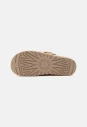 mule-damskie-ugg-evelina-clog-sand-castle-1180251-sndc-02.webp