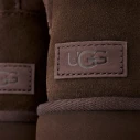 sniegowce-damskie-ugg-classic-mini-ii-dusted-cocoa-1016222-ddc-05-detal-logo.webp