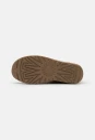 sniegowce-damskie-ugg-classic-ultra-mini-chestnut-1116109-che-04-podeszwa.webp