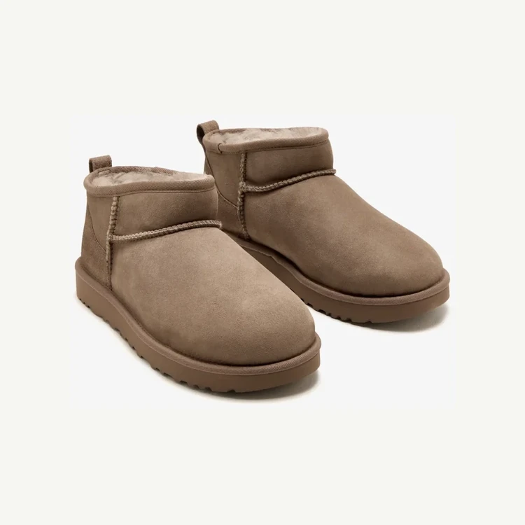 buty-damskie-ugg-classic-ultra-mini-caribou-1116109-crbo-05-para-przod.webp