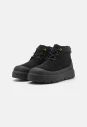 buty-meskie-ugg-neumel-weather-hybrid-black-1143991-bblc-01-para.webp