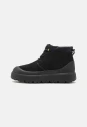 buty-meskie-ugg-neumel-weather-hybrid-black-1143991-bblc-02-bok.webp