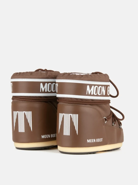 buty-zimowe-moon-boot-icon-low-nylon-para-od-tylu-biale-logo-zapietek