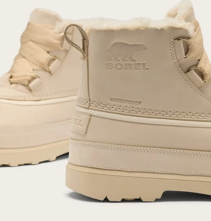 detale-cholewki-sorel-ambler-fireside-chukka-wytlaczane-logo-wodoodporna-skora