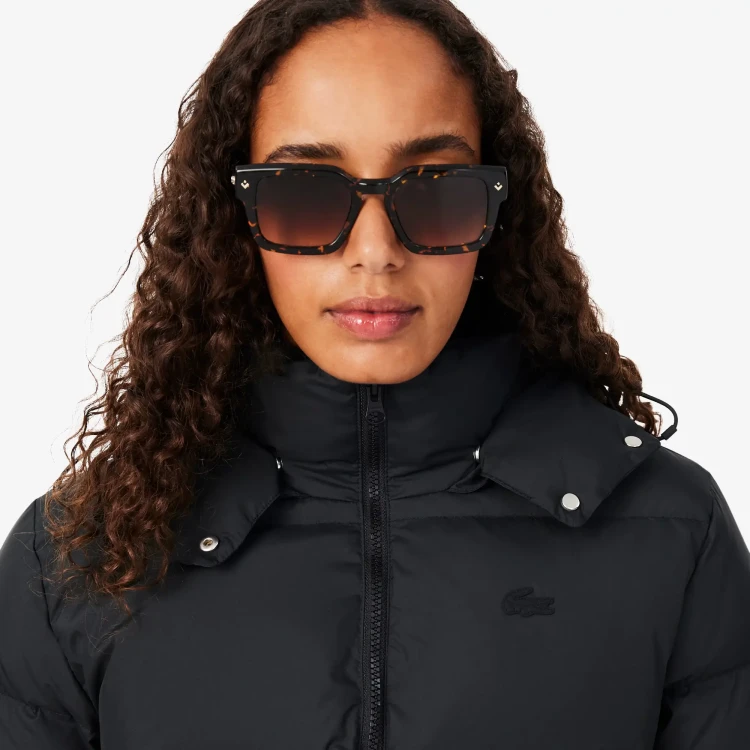 kurtka-puchowa-damska-lacoste-bf8434-031-stojka-kaptur-logo-detal