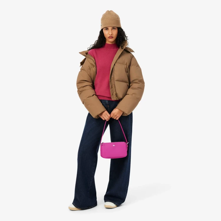 kurtka-puchowa-damska-lacoste-bf8434-six-stylizacja-jeansy-torebka