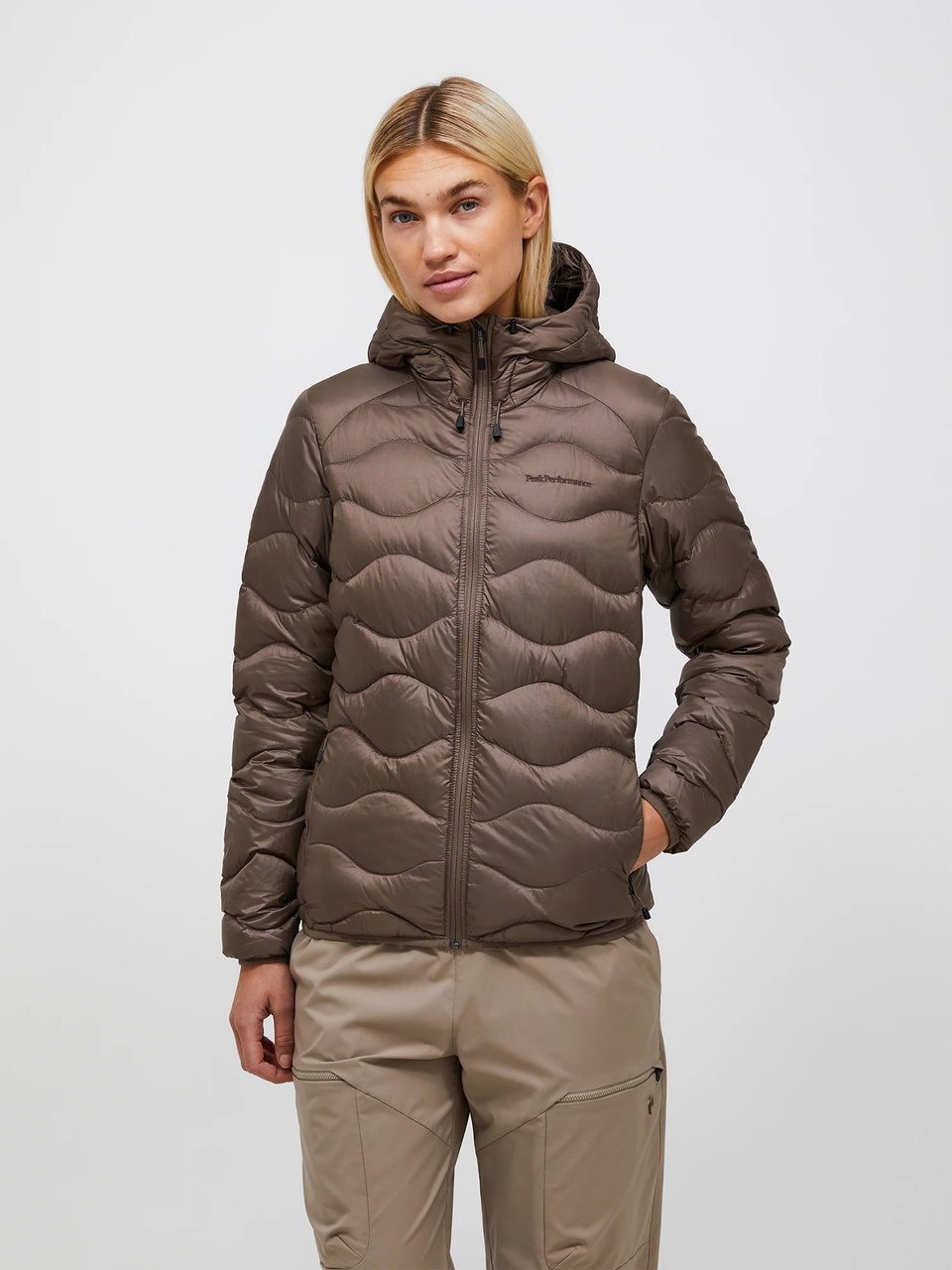 Puchowa Kurtka Damska Peak Performance Helium Down Hood Terrain Tan